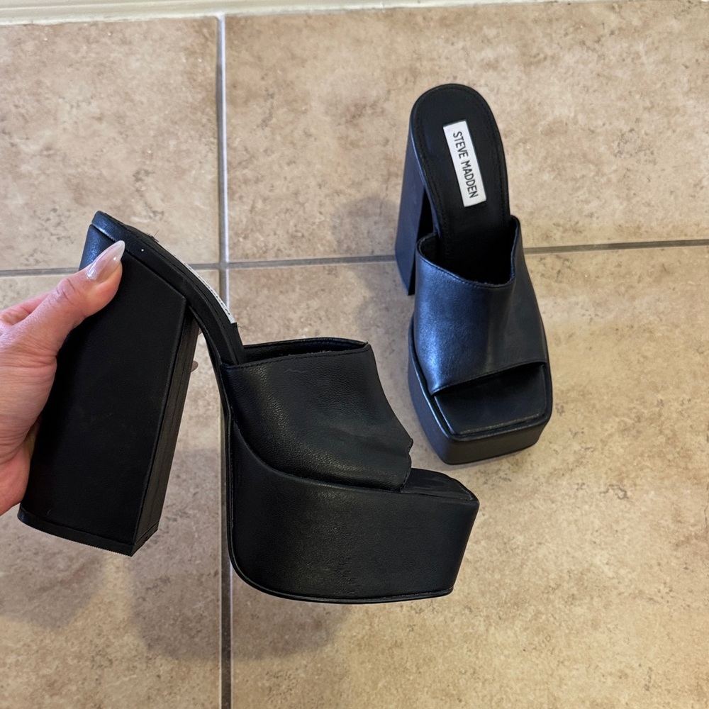 Steve Madden Black Platform Mules